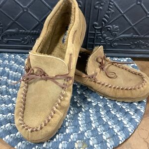 Chaps Men’s Genuine Brown Suede Leather Slipper